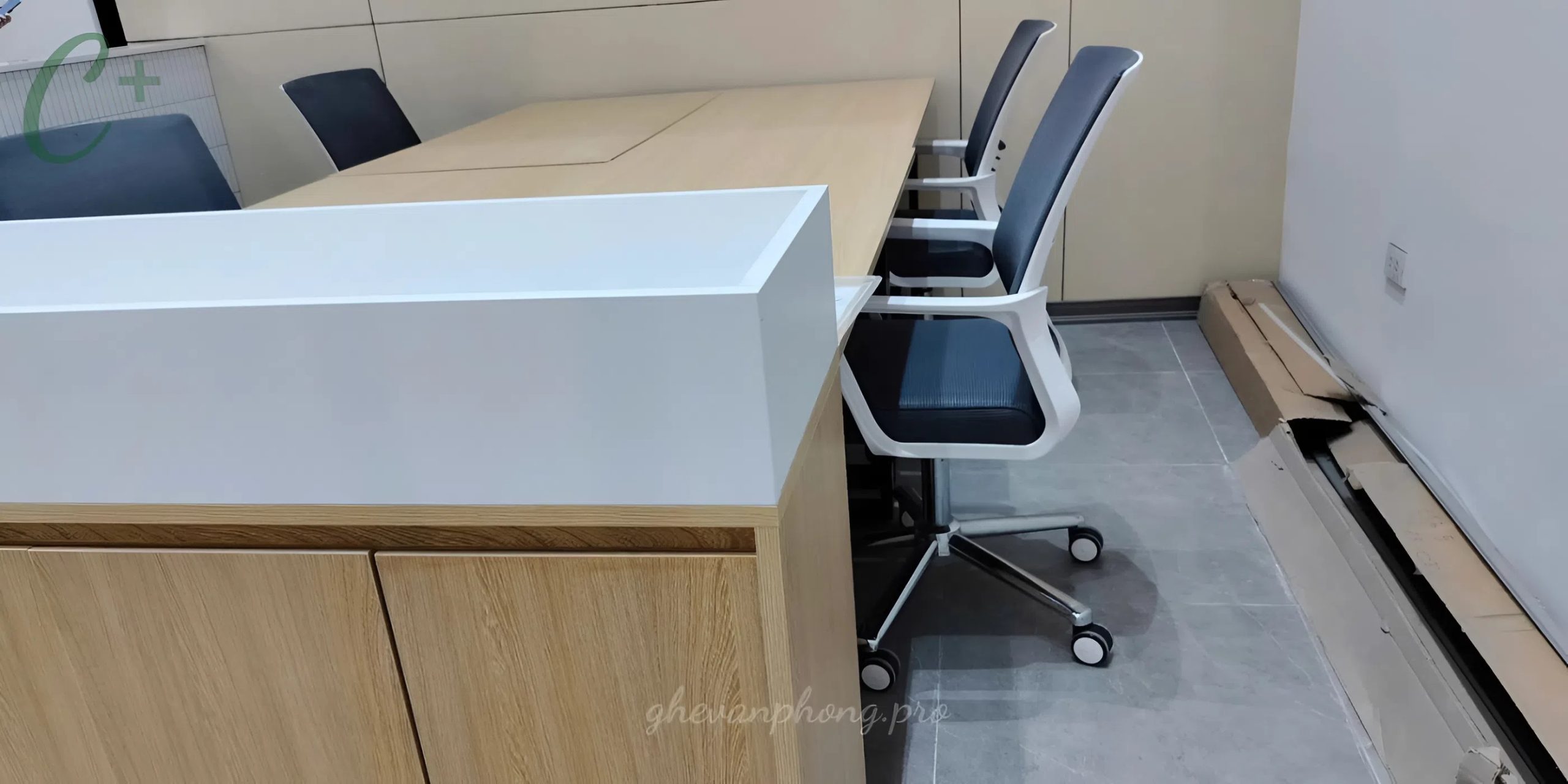 Bàn Giao Ghế Nhân Viên 4