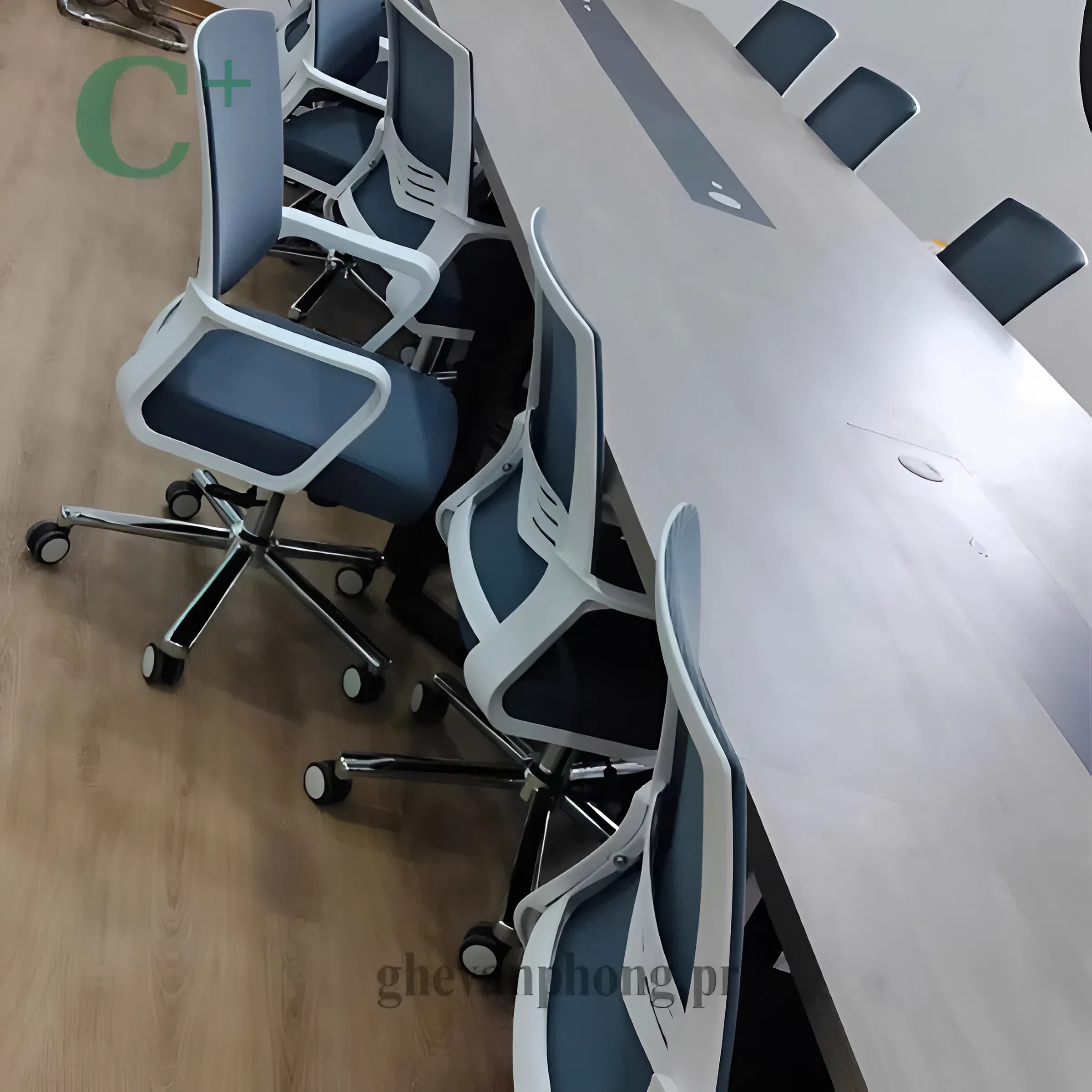 Bàn Giao Ghế Nhân Viên 5