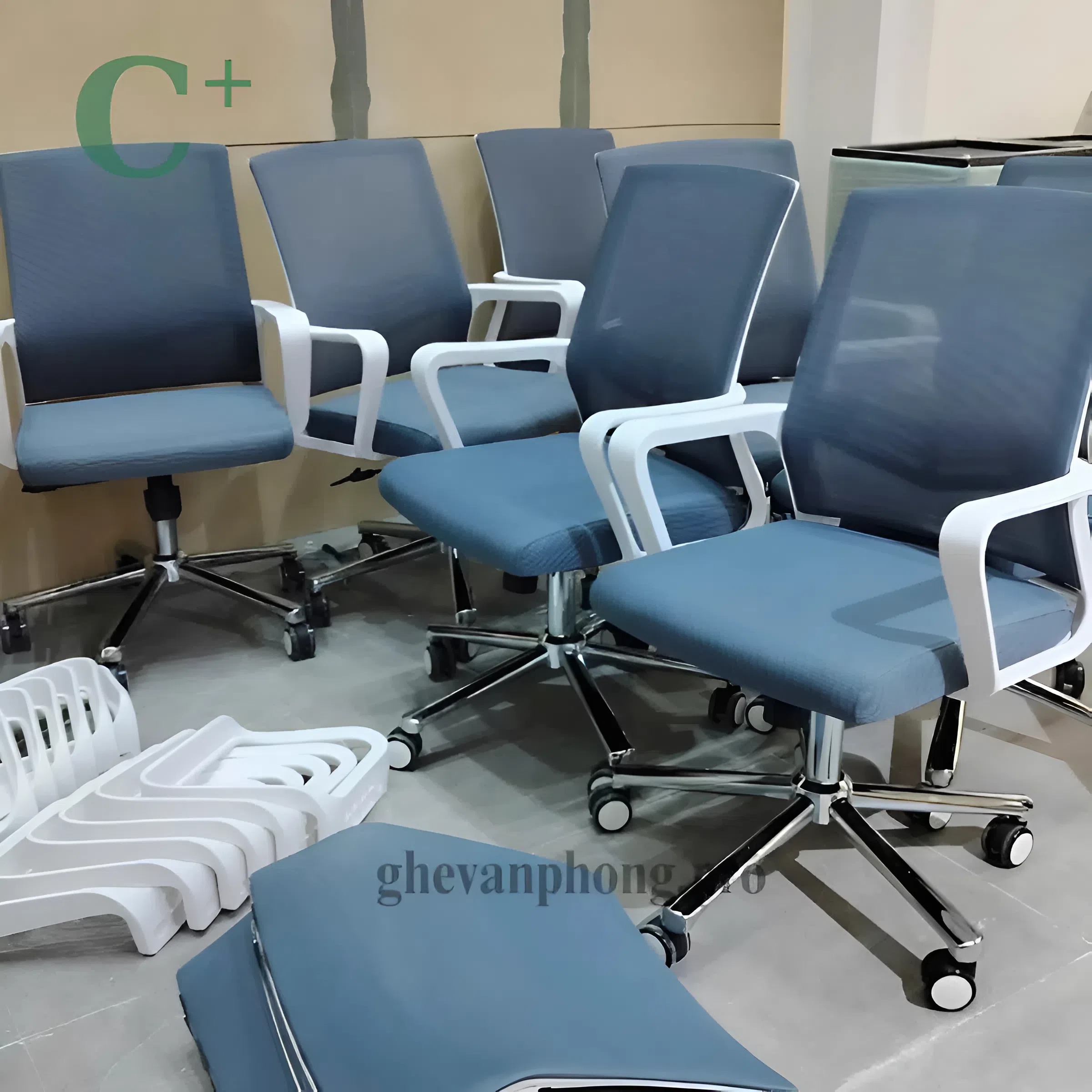 Bàn Giao Ghế Nhân Viên 6